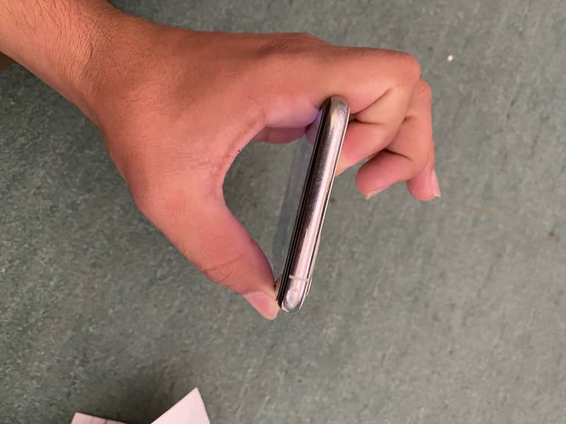 Apple iPhone 11 Pro Max 4