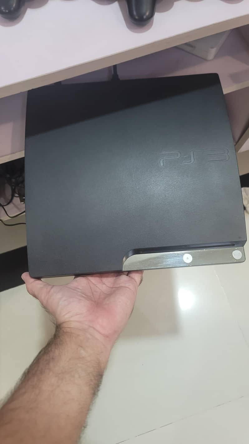 PS3 SLIM WITH FOUR CONTROLLER 1