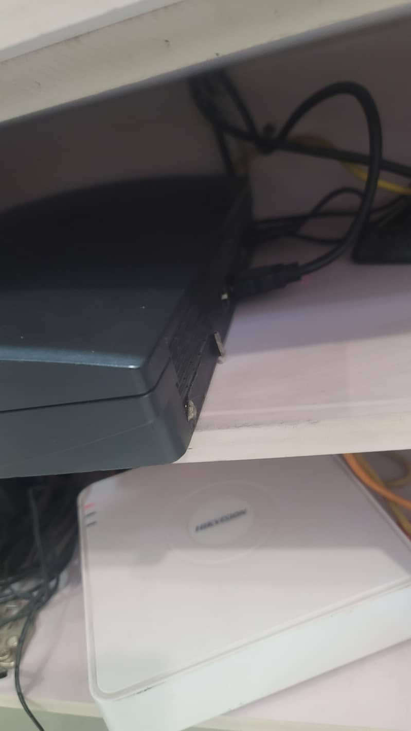 PS3 SLIM WITH FOUR CONTROLLER 4