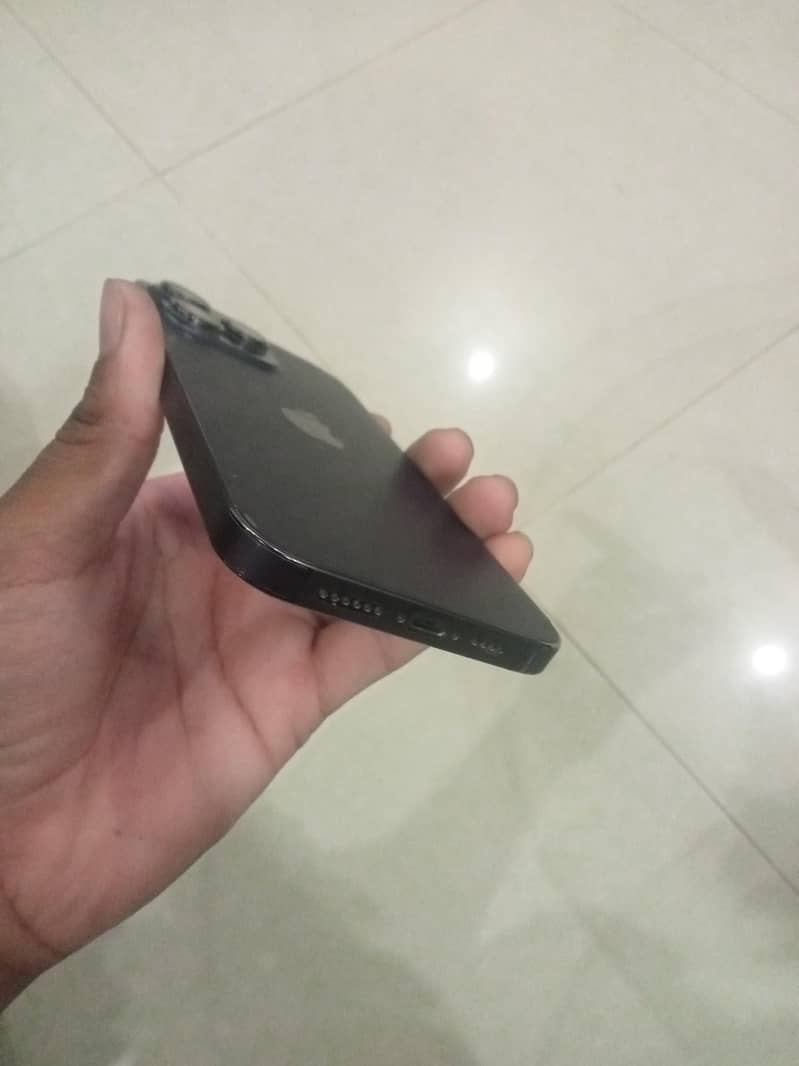 Apple iPhone 14 Pro Max 0