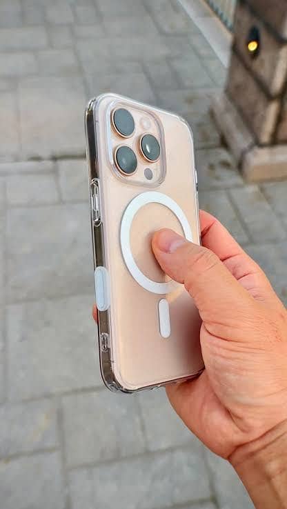 Apple iPhone 16 Pro 0