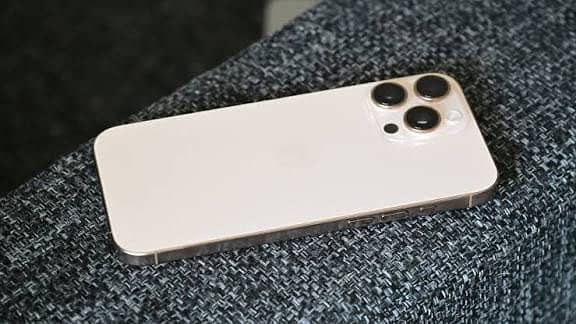 Apple iPhone 16 Pro 1