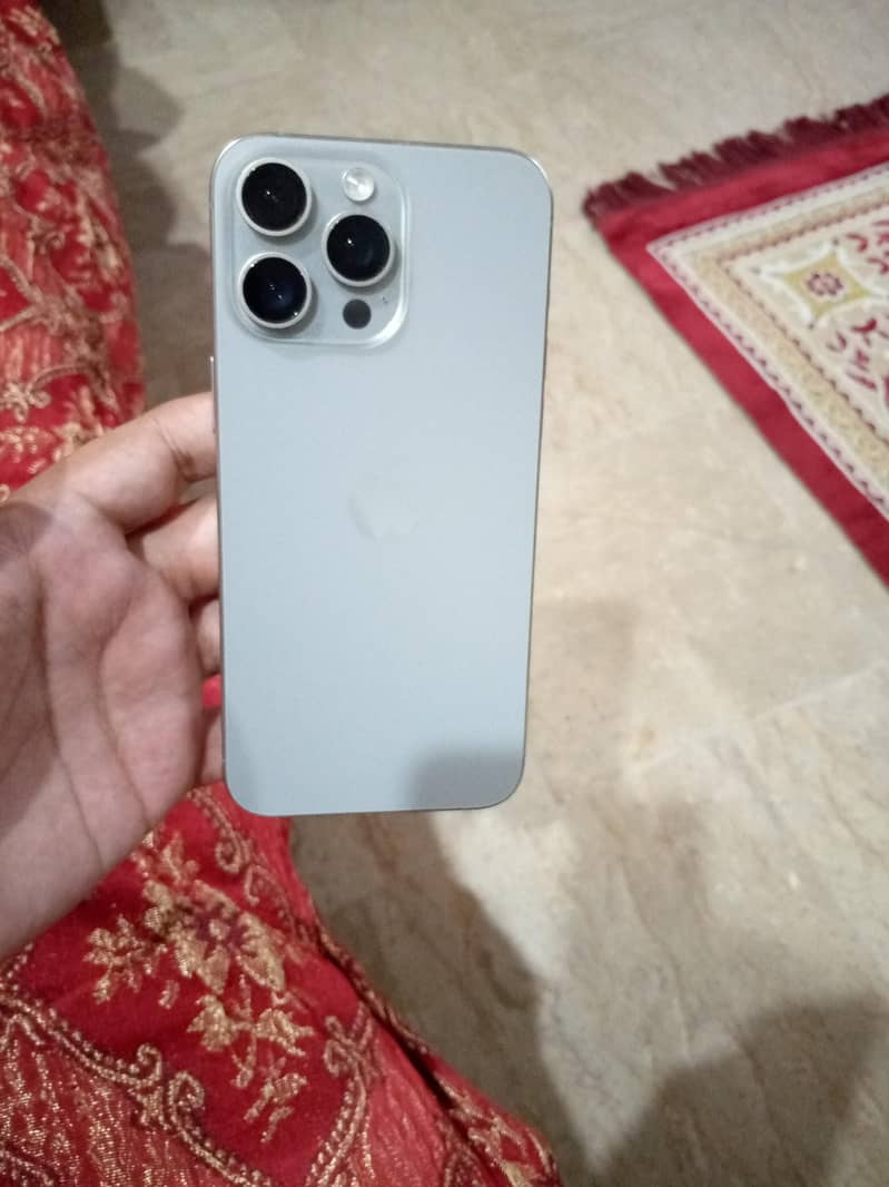 Apple iPhone 15 Pro Max 0