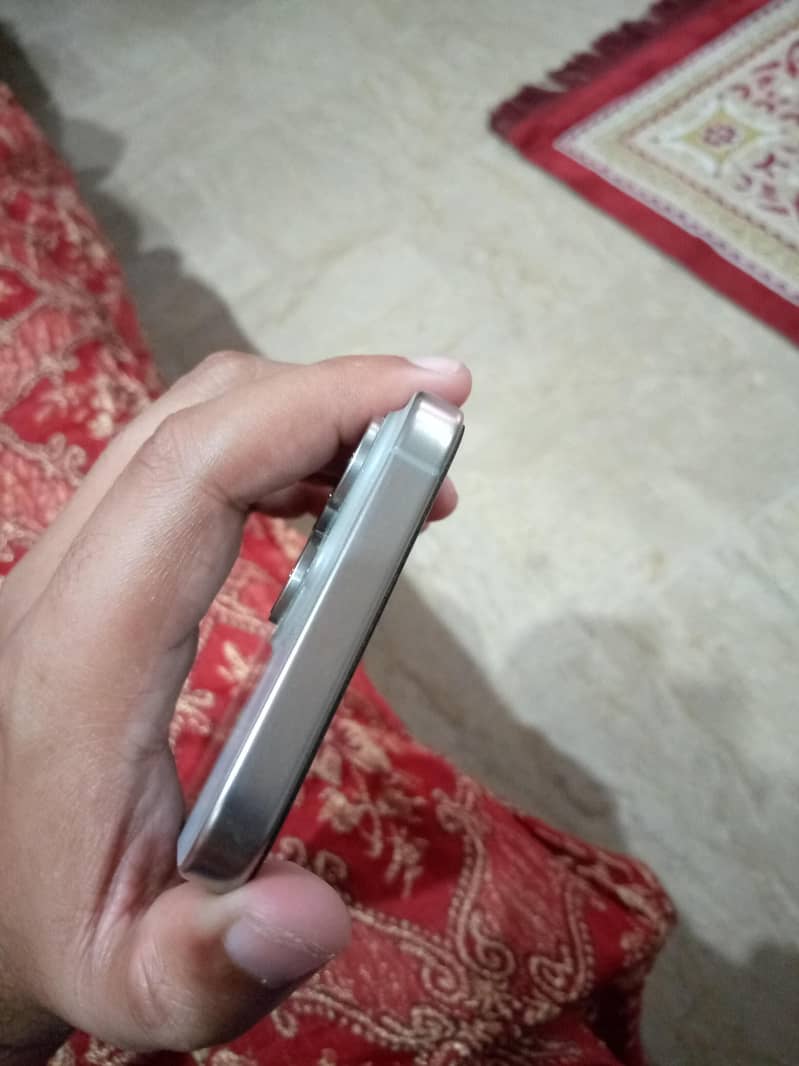 Apple iPhone 15 Pro Max 3