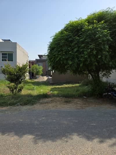 CLOSE TO PARK 5 MARLA PLOT FOR SALE IN 9 TOWN BLOCK D