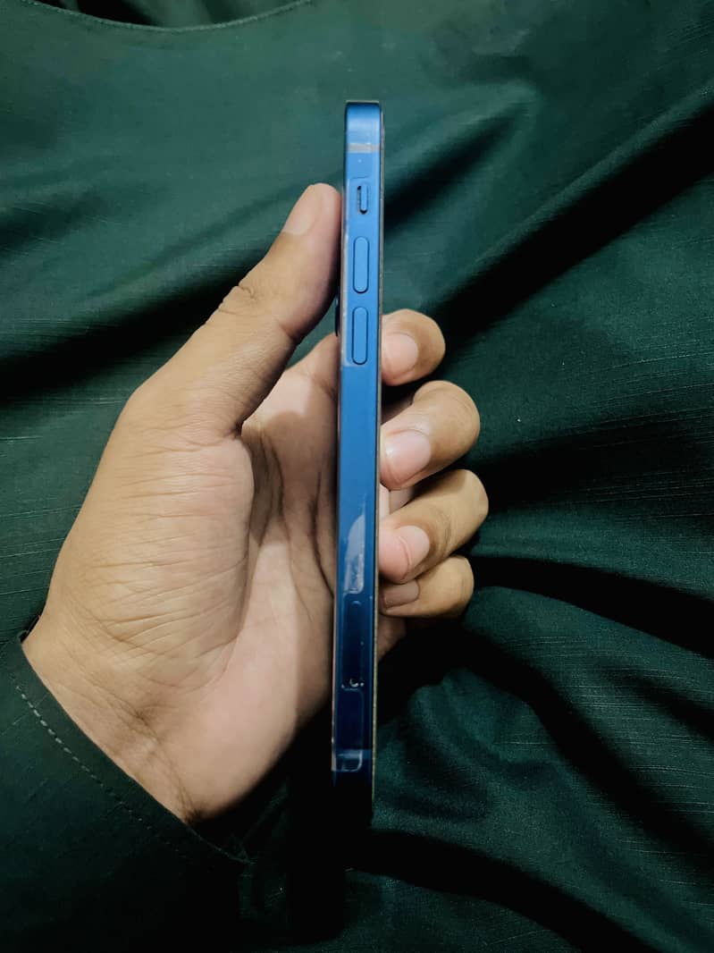 Apple iPhone 12 3