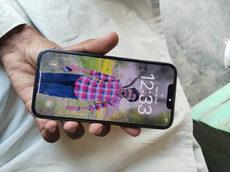 Apple iPhone 13 5