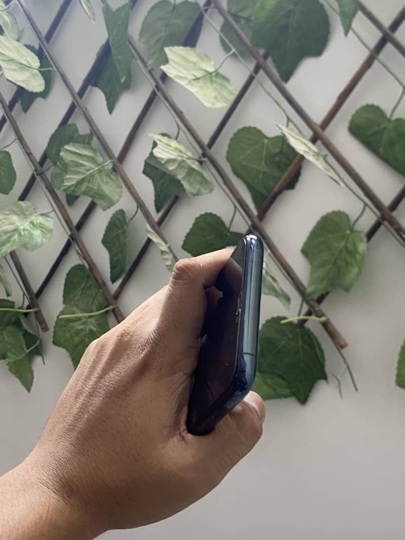 Apple iPhone 11 Pro Max 4