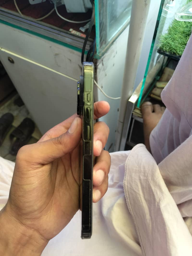 Apple iPhone 14 Pro 2