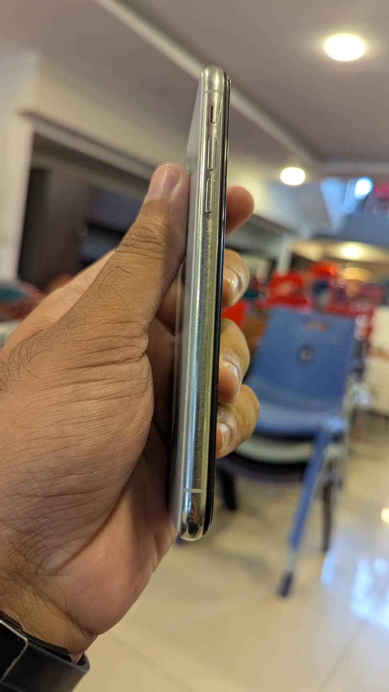 Apple iPhone X 3