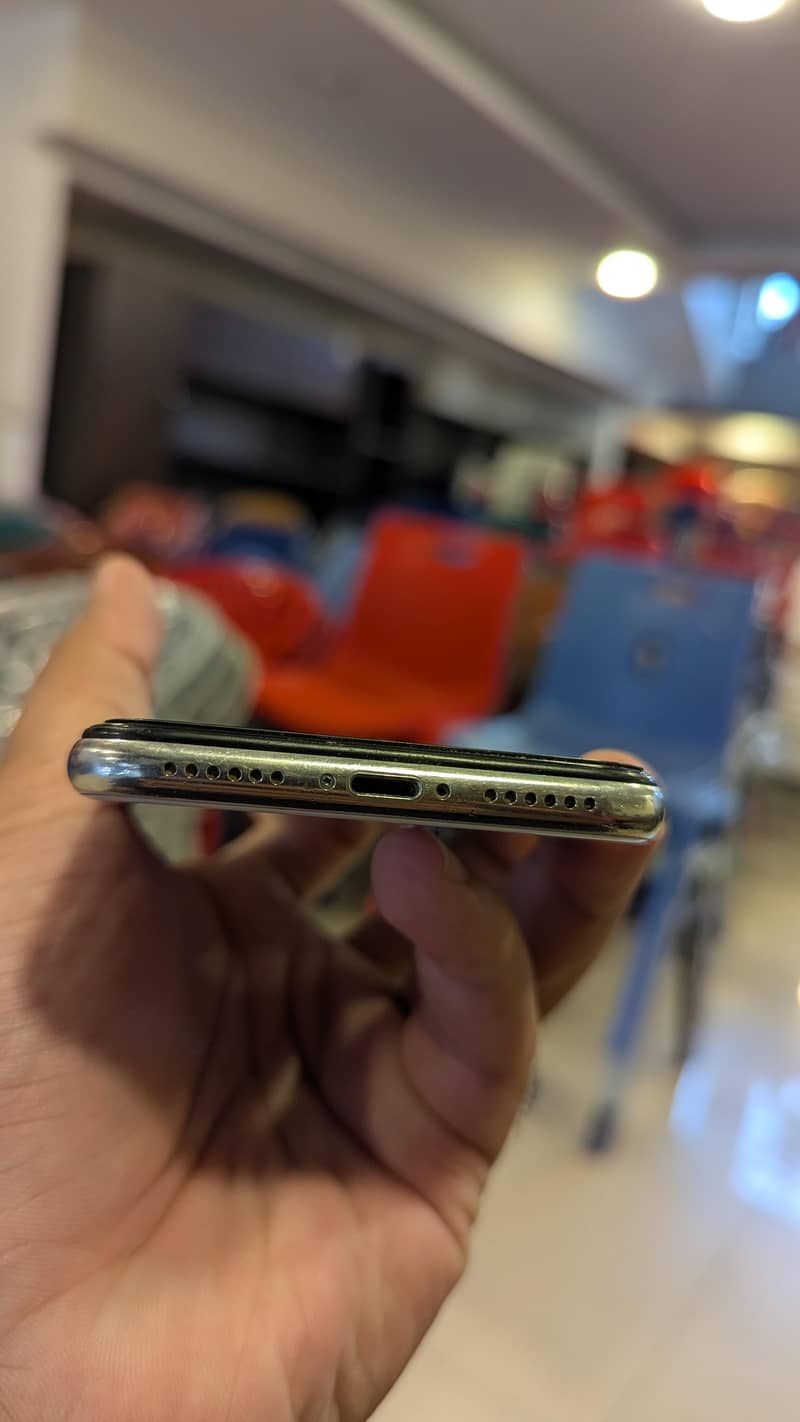 Apple iPhone X 4
