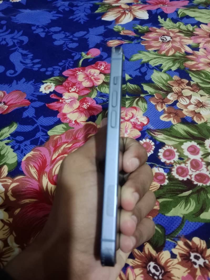 Apple iPhone 14 3
