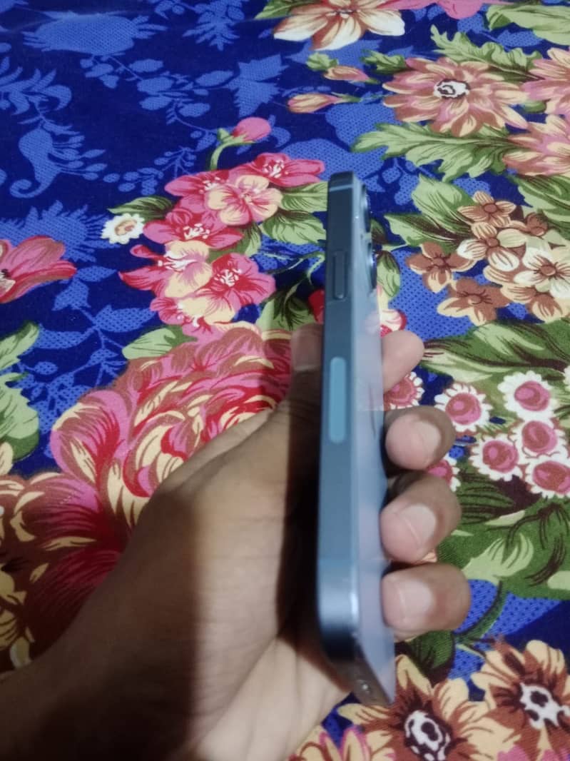 Apple iPhone 14 4