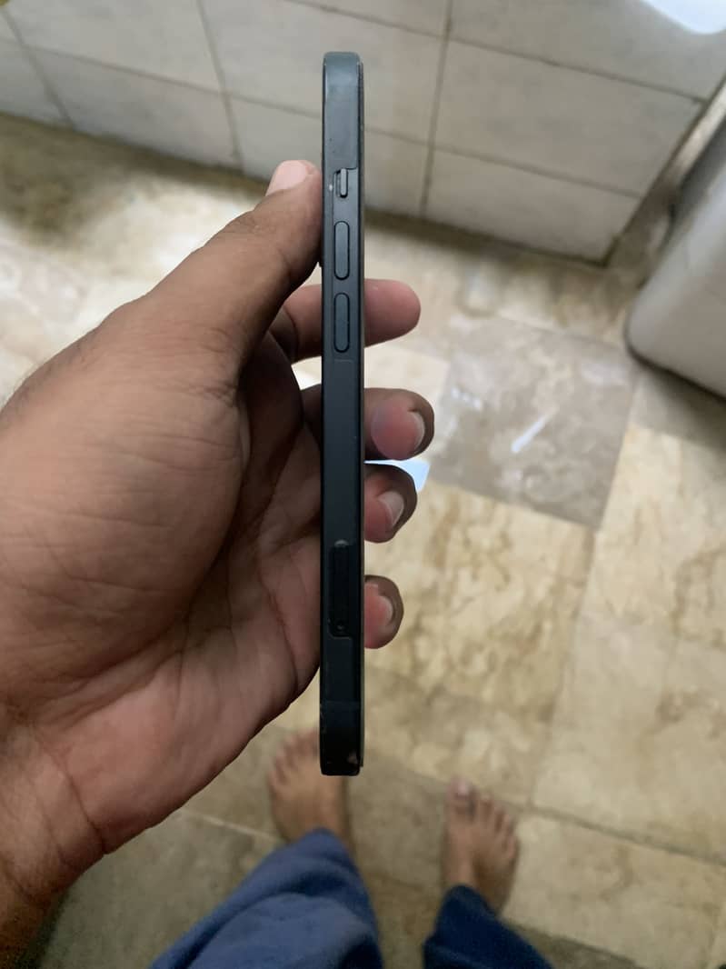 Apple iPhone 13 2
