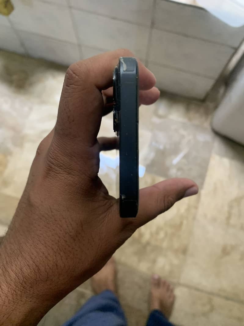 Apple iPhone 13 4