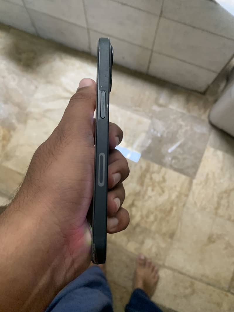 Apple iPhone 13 8
