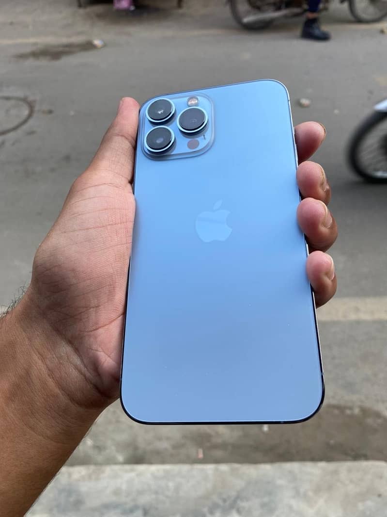 Apple iPhone 13 Pro Max 0