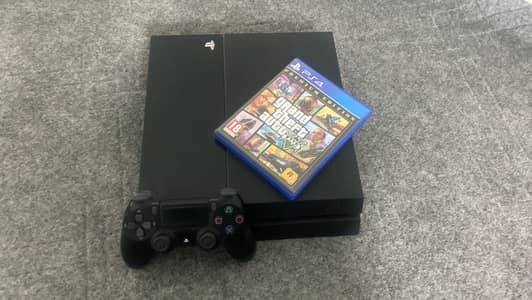 PS4 500GB + Controller + GTA V - Dubai import