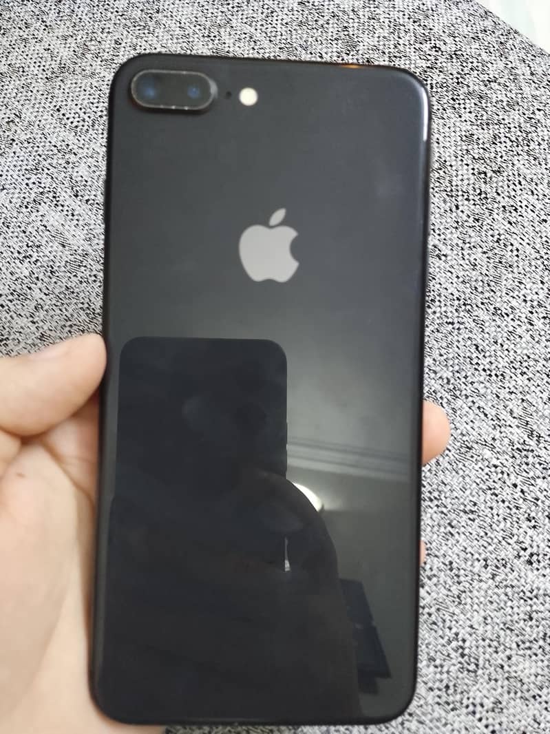 Apple iPhone 8 Plus 1