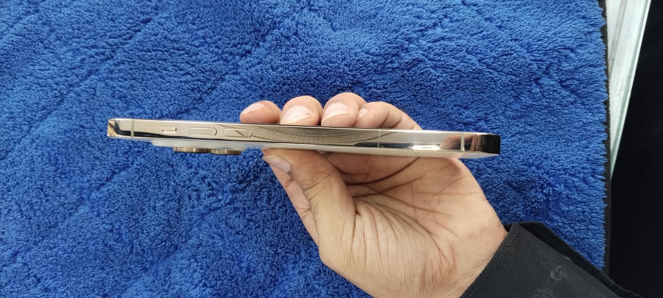 Apple iPhone 14 Pro Max 4