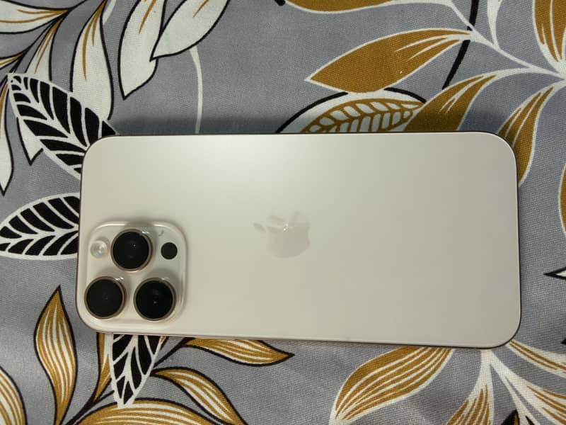Apple iPhone 16 Pro Max 3