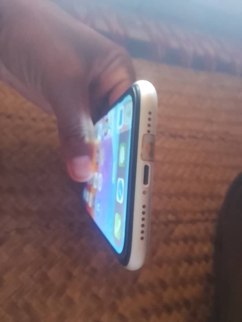 Iphone 11 4