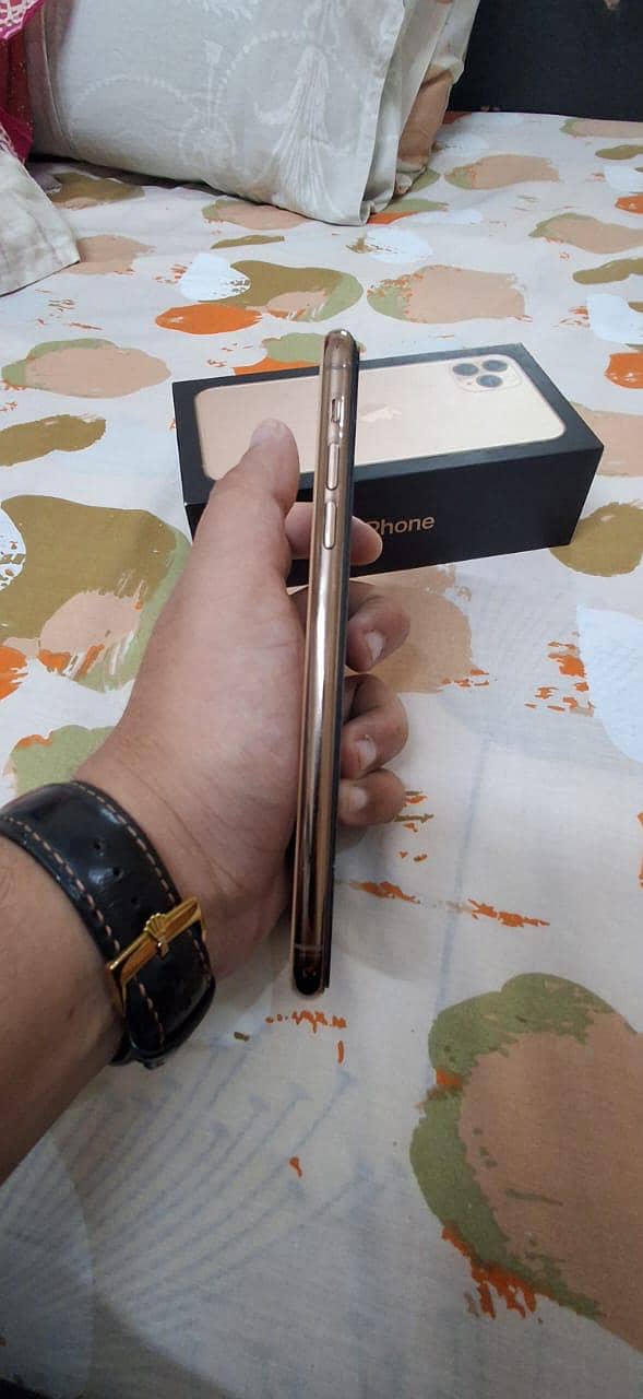 Apple iPhone 11 Pro Max 3