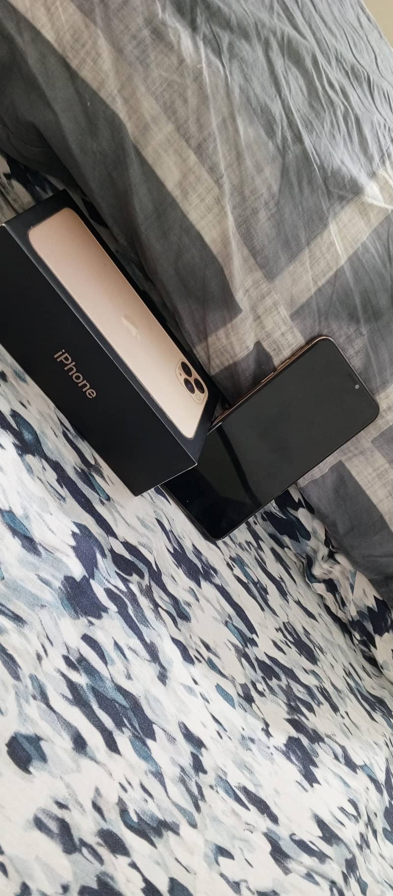 Apple iPhone 11 Pro Max 8