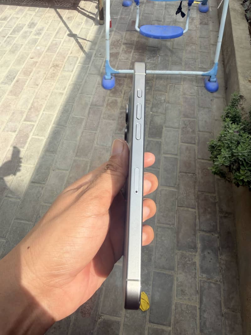 Apple iPhone 15 Pro Max 1
