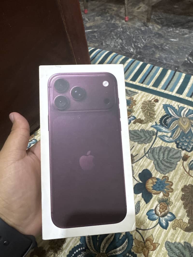 Apple iPhone 18 Pro Max - Box open 0