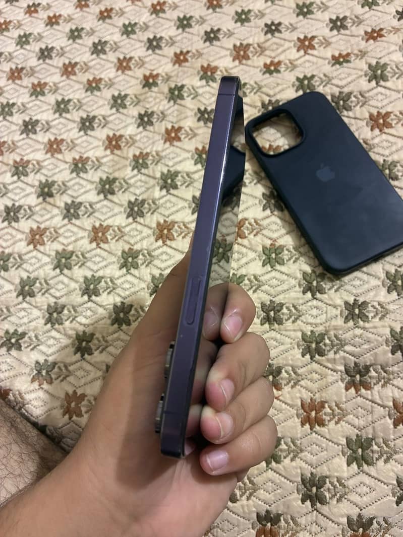 Apple iPhone 14 Pro Max 0