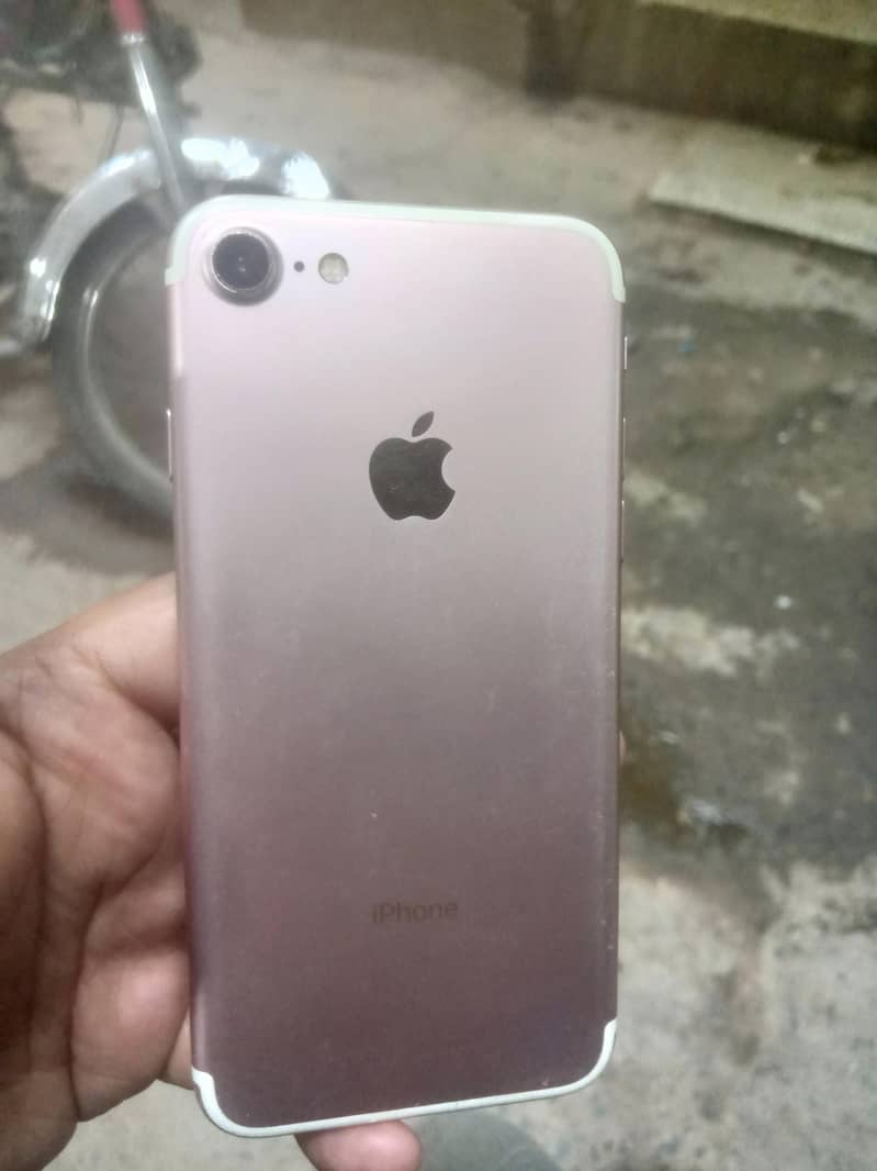 Apple iPhone 7 1