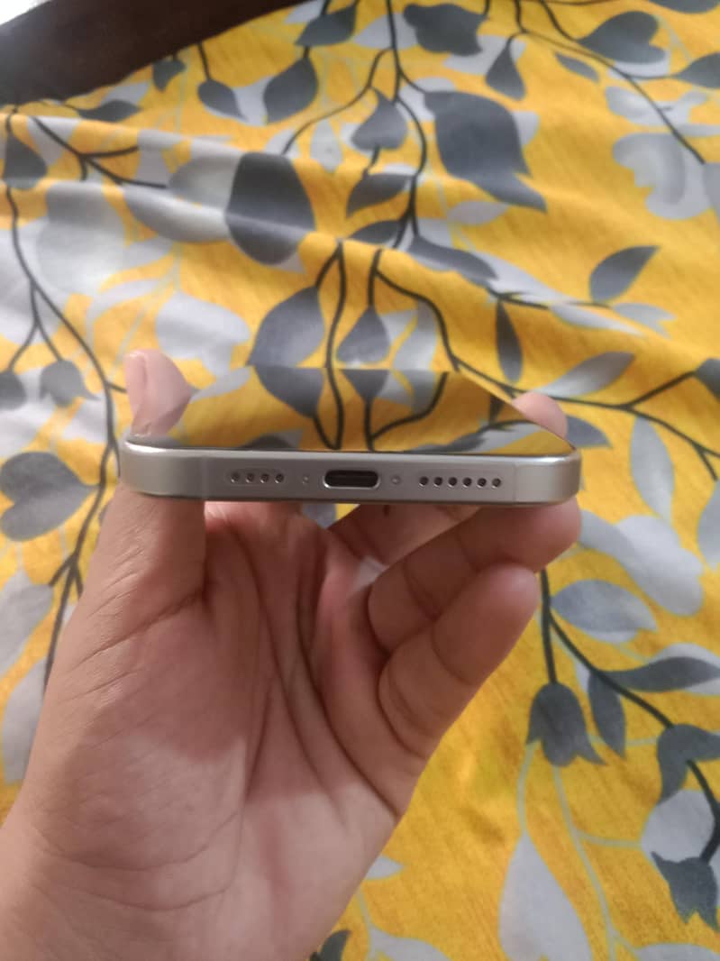 Apple iPhone 15 Pro Max 3