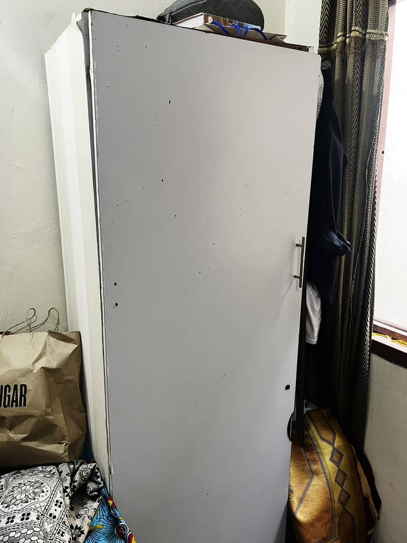 Almari single door 0