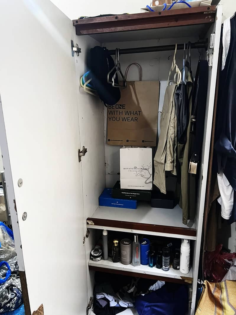 Almari single door 1