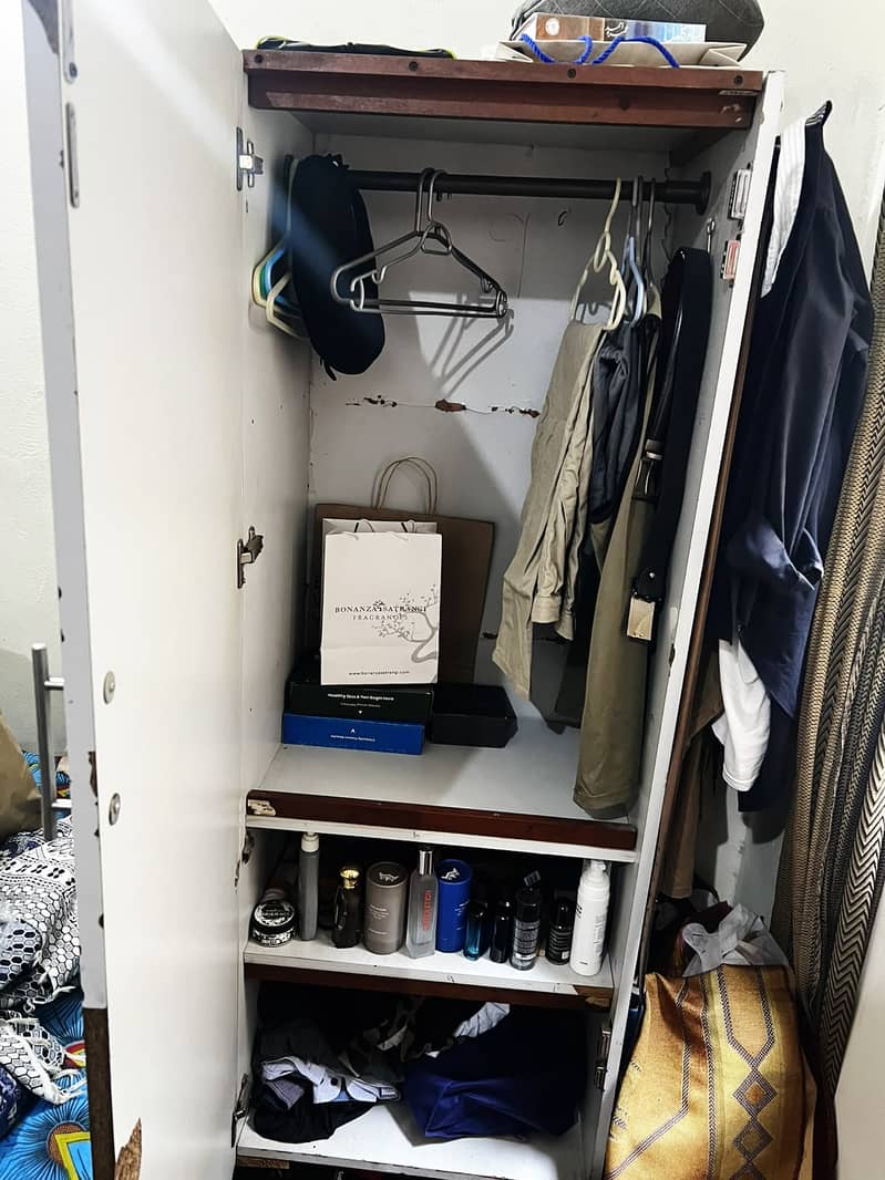 Almari single door 2