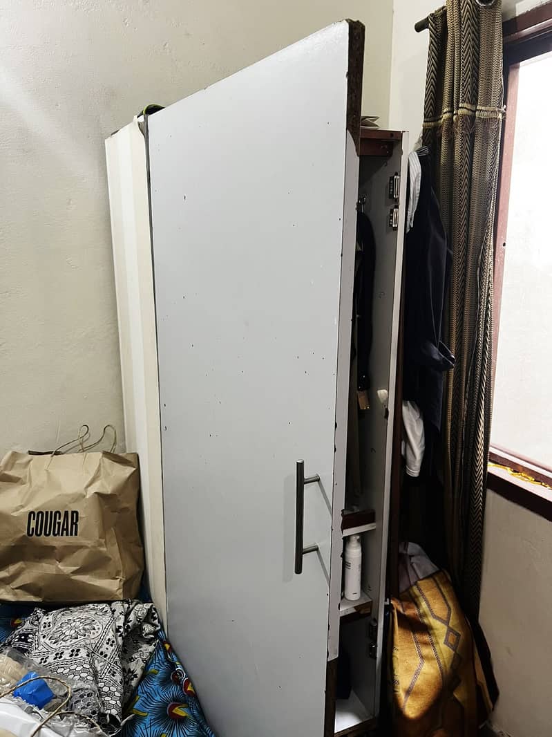 Almari single door 3