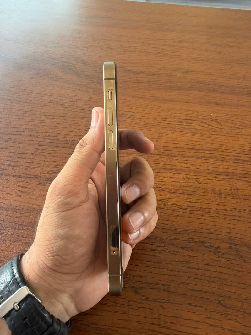 iPhone 12pro 4