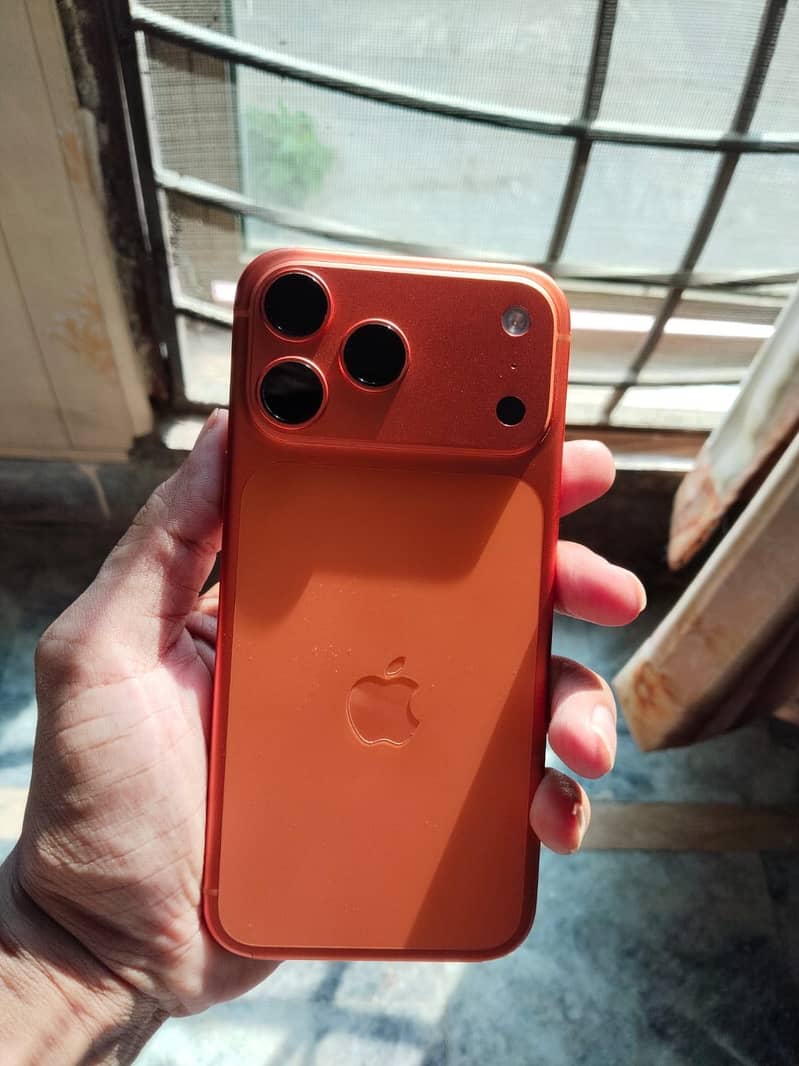 Apple iPhone 17 Pro Max 4
