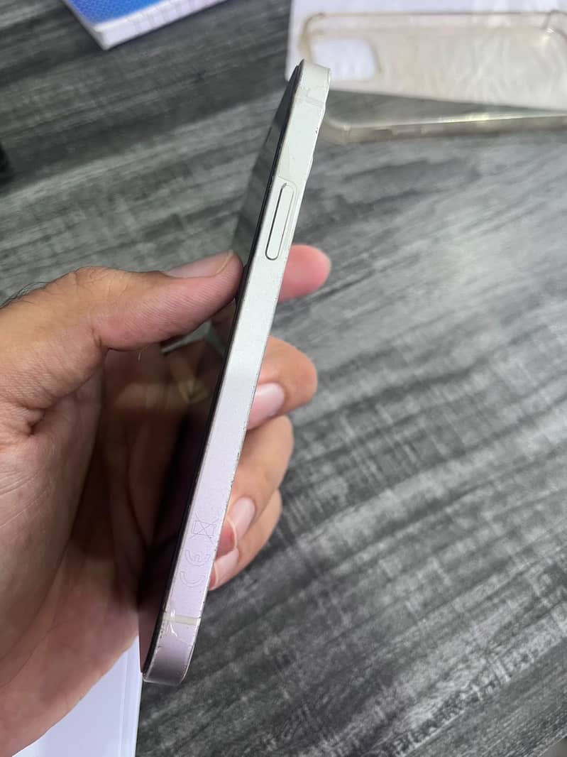 Apple iPhone 12 2