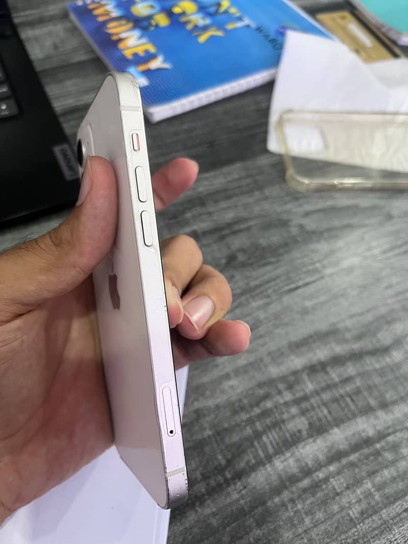 Apple iPhone 12 4