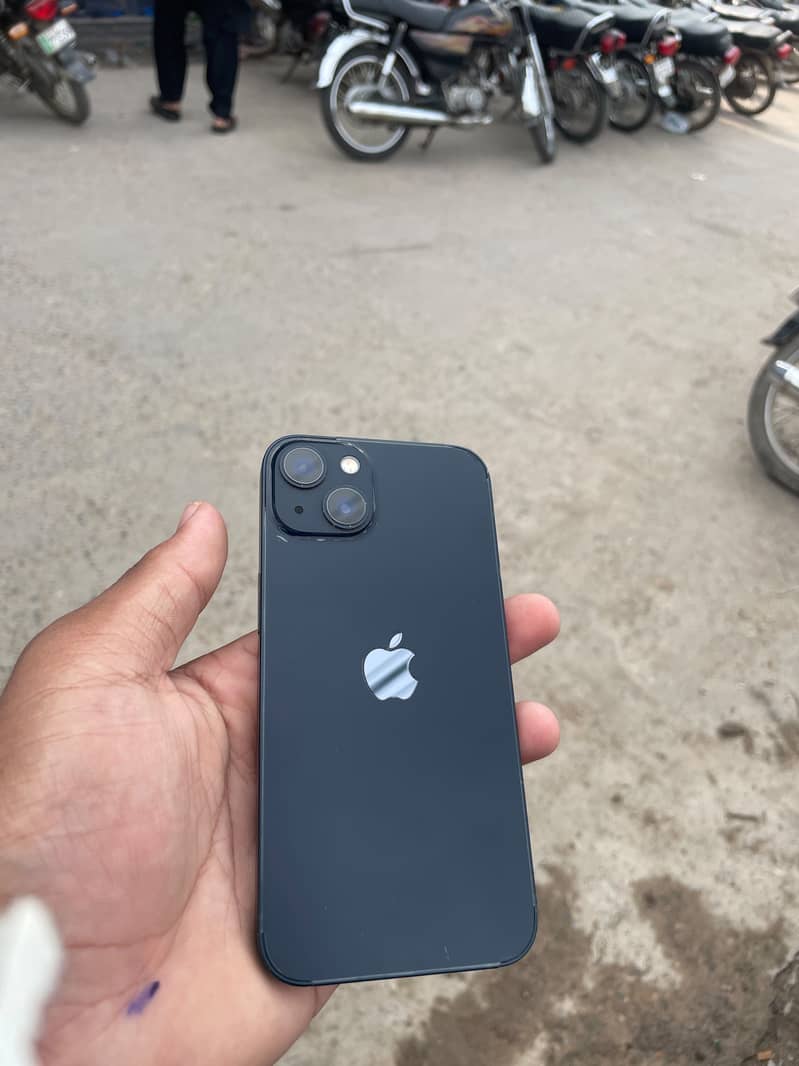 Apple iPhone 13 4