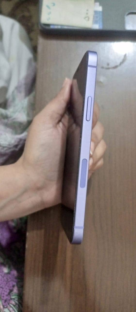 Apple iPhone 12 4