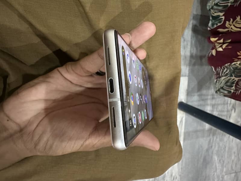 Google Pixel 7 4