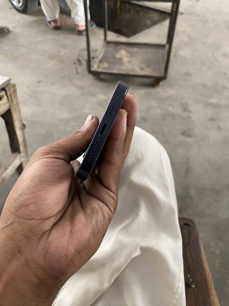Apple iPhone 12 1