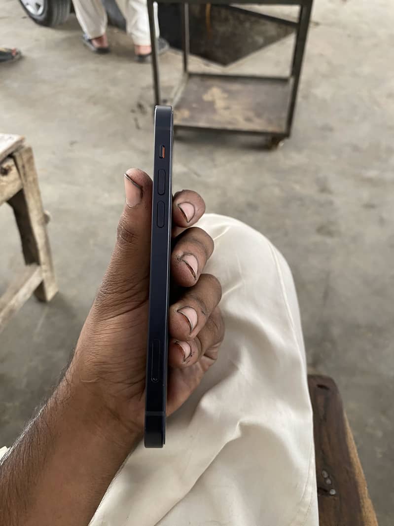 Apple iPhone 12 2