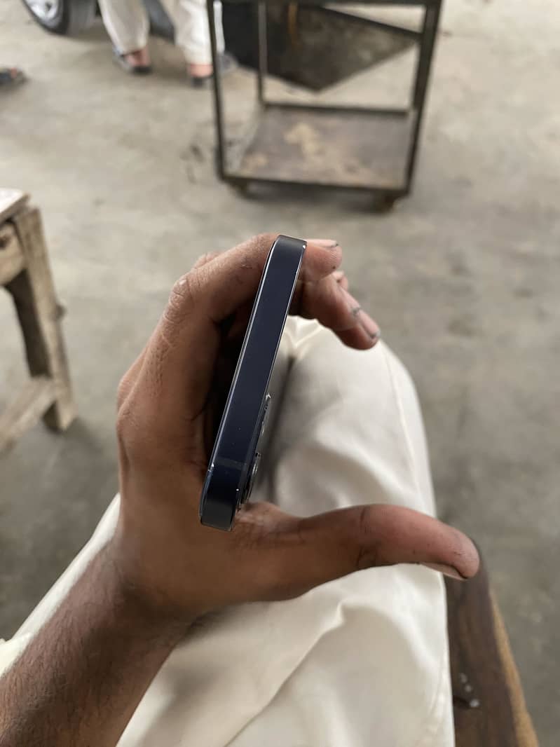 Apple iPhone 12 3