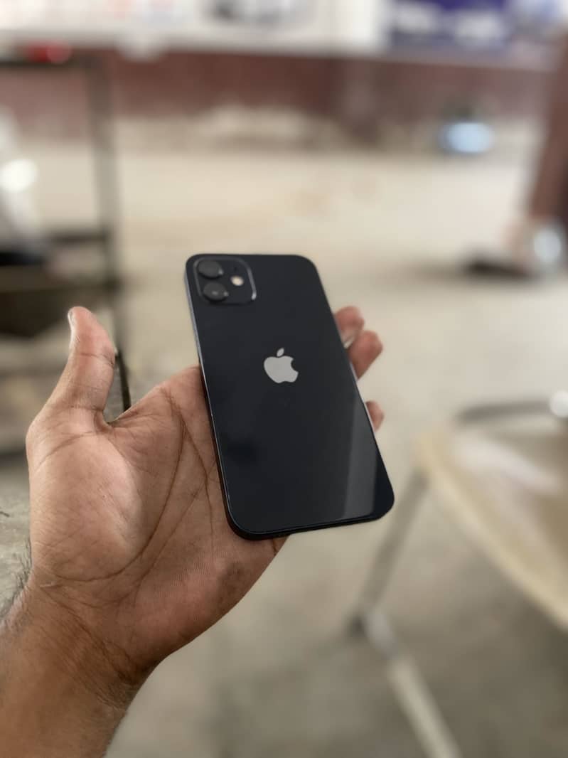Apple iPhone 12 7