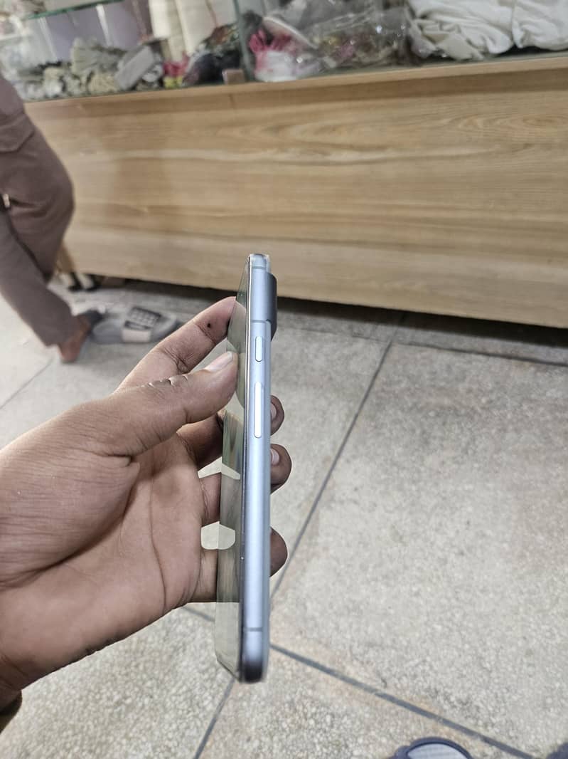 Google Pixel 8 5
