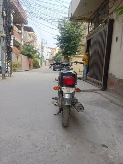 Honda CG 125 Model 2013 tanki tapay change good condition 100%